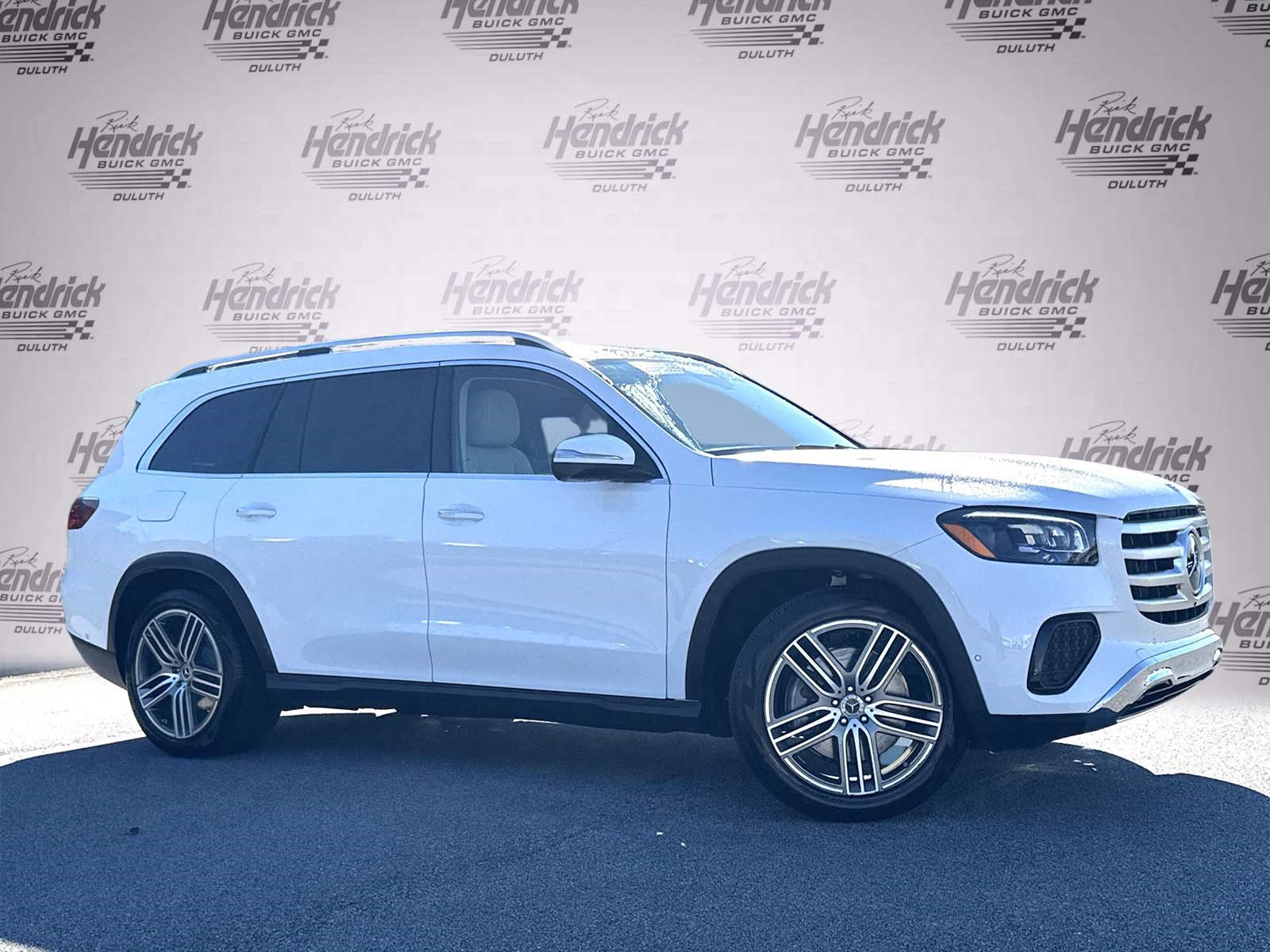 Used 2025 Mercedes-Benz GLS 450 4MATIC image 2