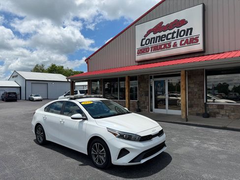 Used 2022 Kia Forte LXS FWD image 2