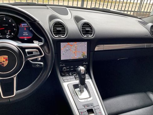 Used 2017 Porsche 718 Boxster image 6