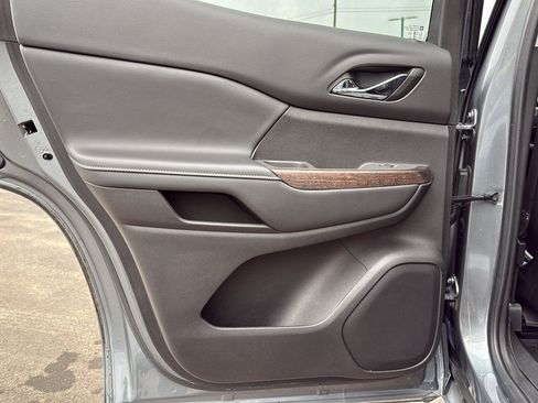 Used 2022 GMC Acadia Denali w/ Denali Ultimate Package image 25