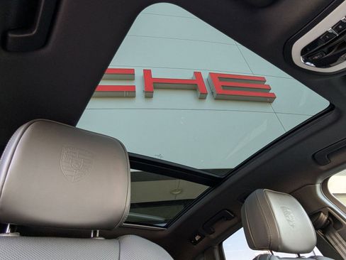 New 2026 Porsche Macan image 27