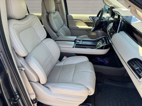Used 2021 Lincoln Navigator Reserve w/ Luxury Package AWD/4WD image 16