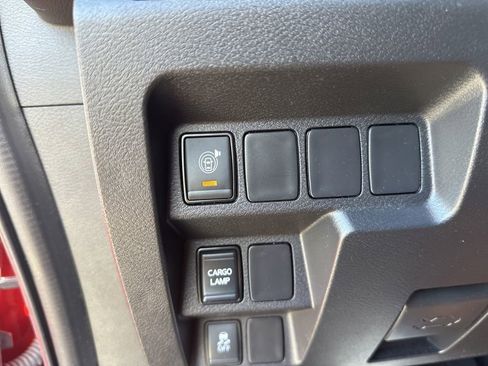 Used 2024 Nissan Frontier SV w/ Technology Package RWD image 21