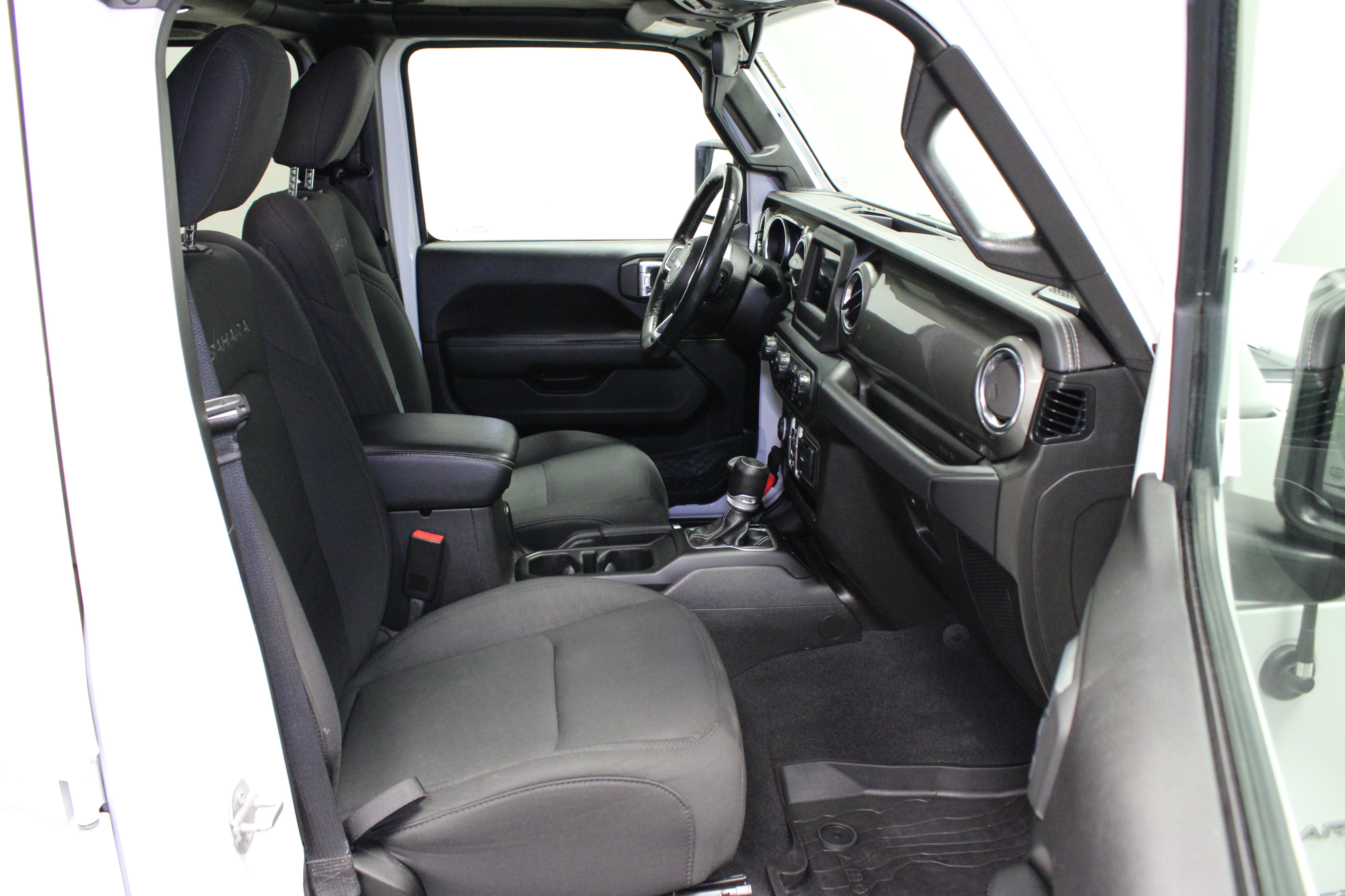 Used 2019 Jeep Wrangler Unlimited Sahara w/ LED Lighting Group AWD/4WD image 16