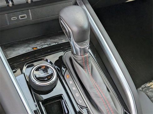 Used 2024 Chevrolet Colorado Z71 w/ Z71 Convenience Package 2 image 19