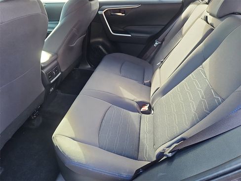 Used 2024 Toyota RAV4 SE image 32