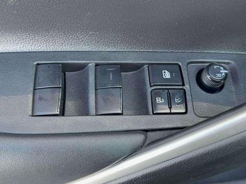 Used 2022 Toyota Corolla Cross L image 13