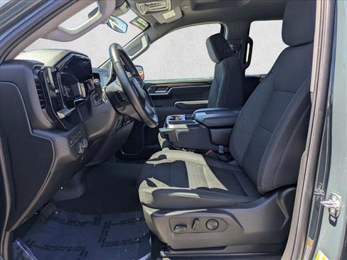Used 2025 Chevrolet Silverado 1500 LT AWD/4WD image 16