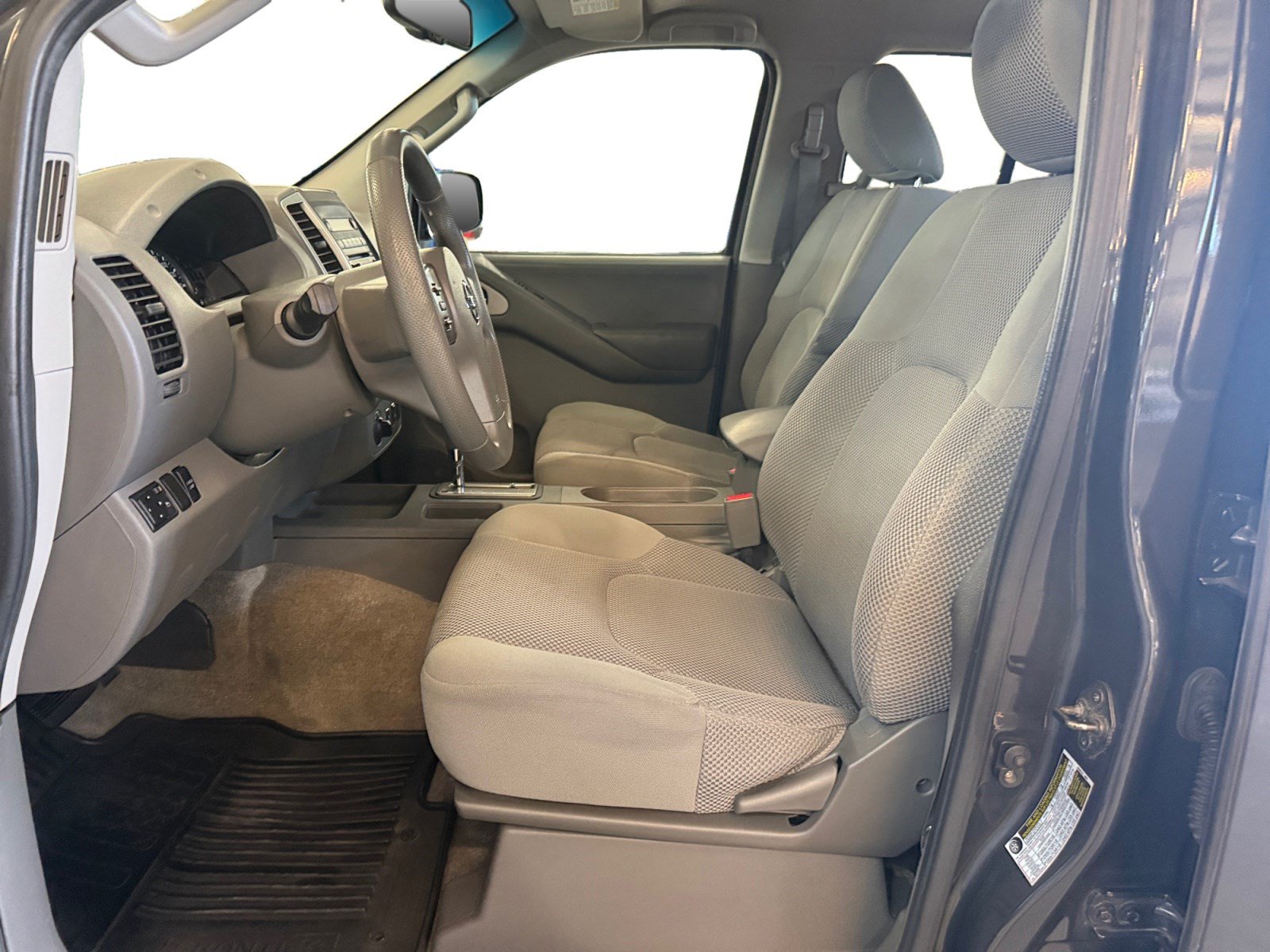 Used 2012 Nissan Frontier SV w/ SV Premium Utility Pkg AWD/4WD image 10