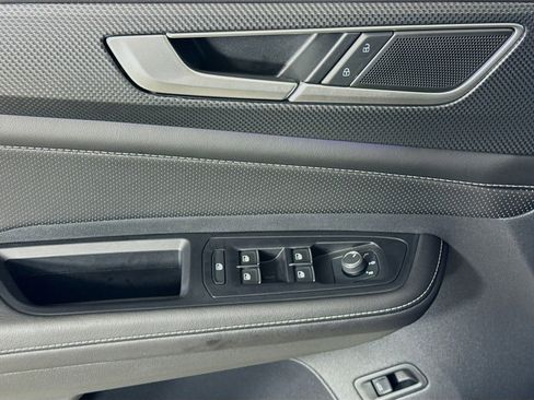 Used 2025 Volkswagen Atlas Cross Sport SEL image 11