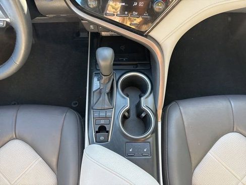 Used 2019 Toyota Camry XLE image 14