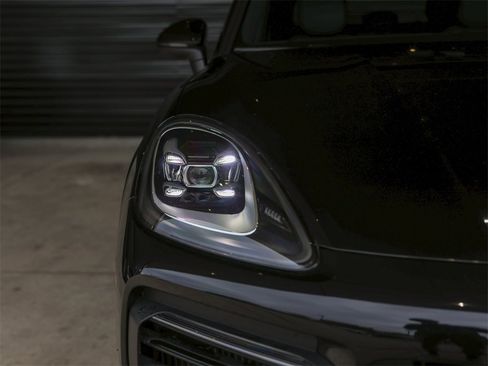 Certified 2023 Porsche Cayenne image 11