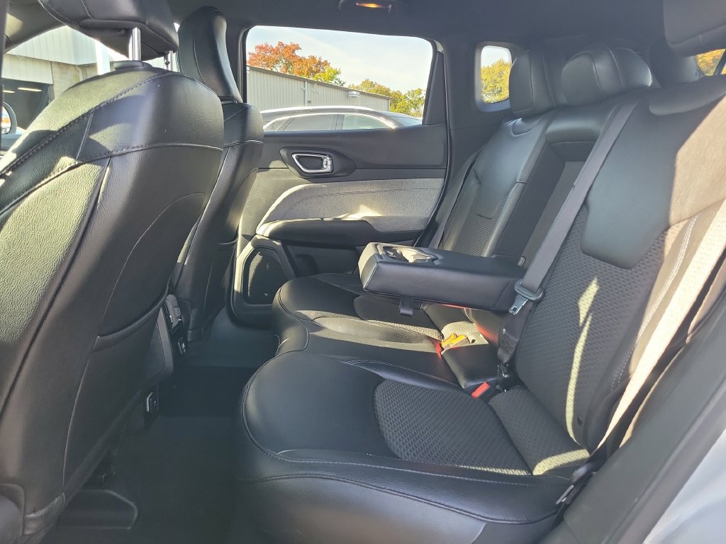 Used 2024 Jeep Compass Latitude AWD/4WD image 18