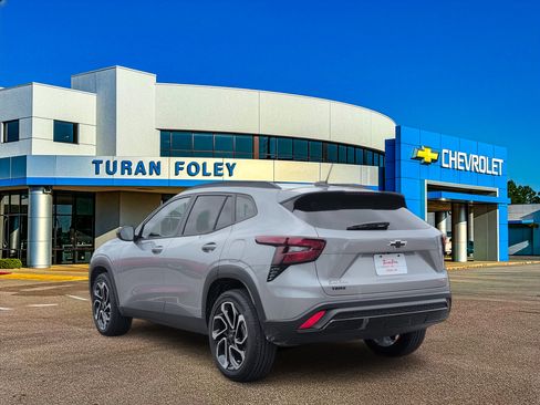 Certified 2026 Chevrolet Trax RS FWD image 3