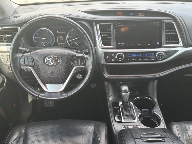 Used 2019 Toyota Highlander Limited Platinum AWD/4WD image 25