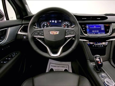 Used 2024 Cadillac XT6 Premium Luxury w/ Technology Package AWD/4WD image 4