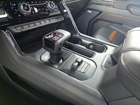 Used 2024 GMC Sierra 1500 AT4 w/ Technology Package AWD/4WD image 29
