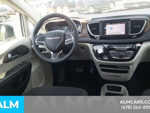 Used 2023 Chrysler Voyager LX FWD image 21