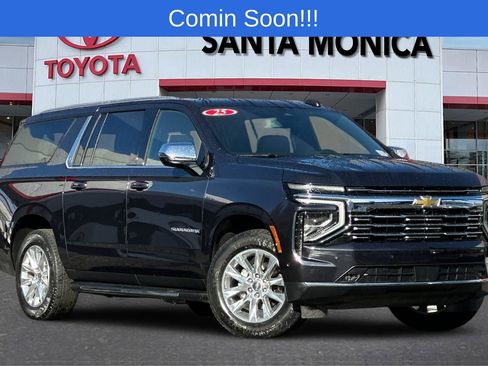 Used 2025 Chevrolet Suburban Premier image 2
