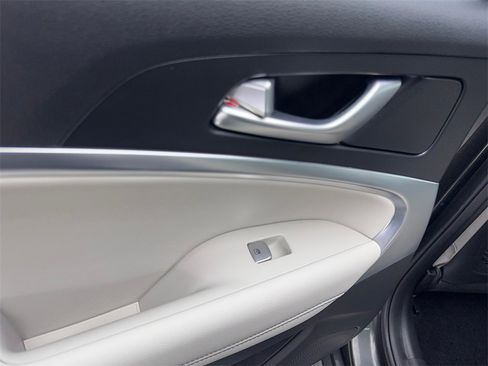 Used 2025 Genesis G70 2.5T image 39