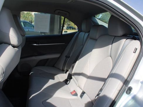 Used 2023 Toyota Camry XSE FWD image 4