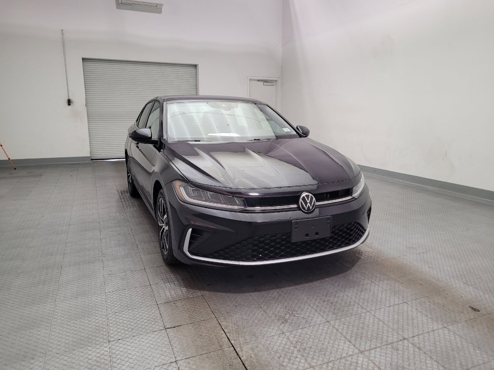 Used 2025 Volkswagen Jetta SE FWD image 14