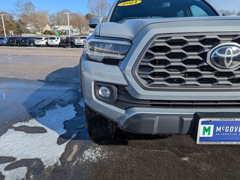 Used 2021 Toyota Tacoma TRD Off-Road image 9