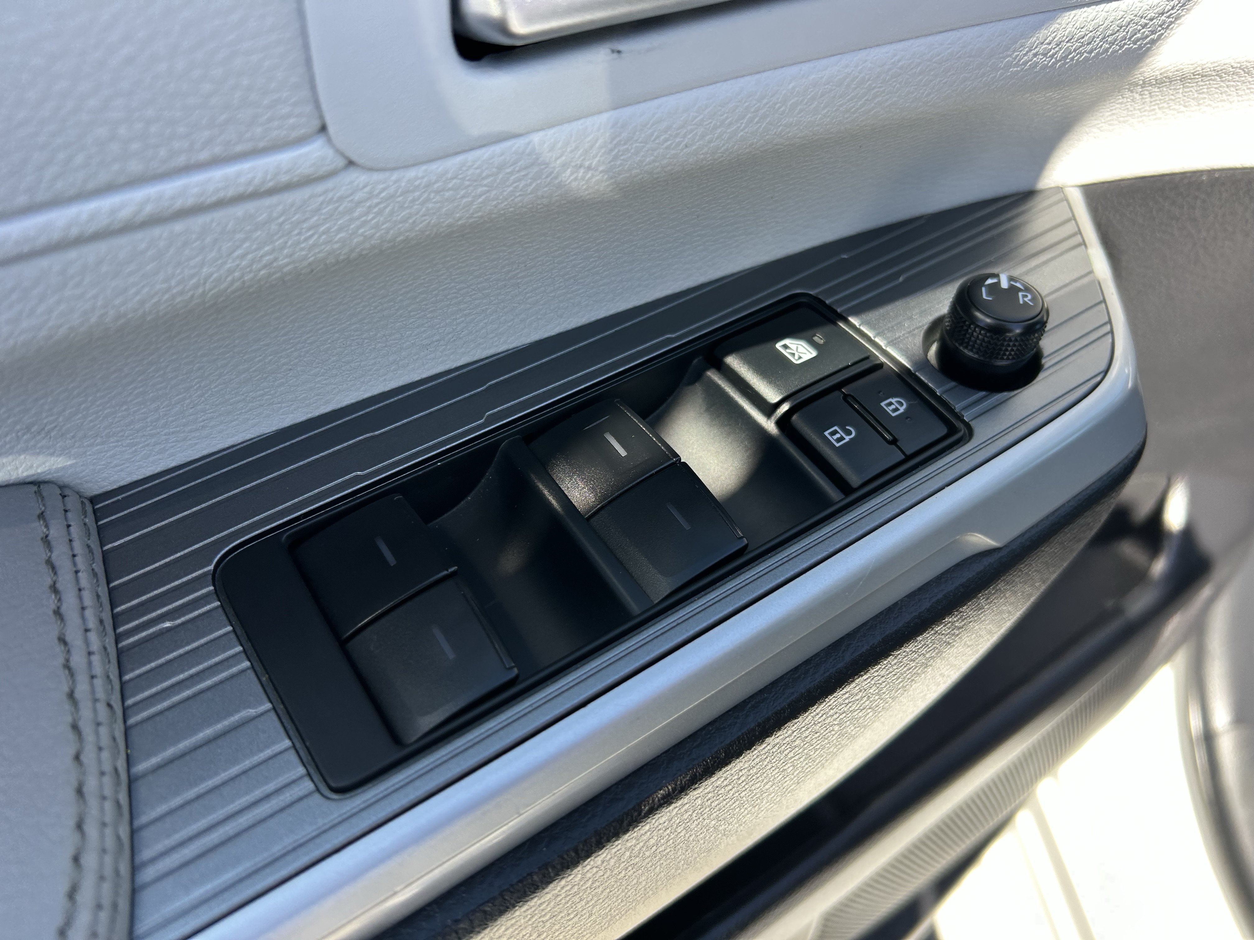 Certified 2025 Toyota Sienna XLE FWD image 18