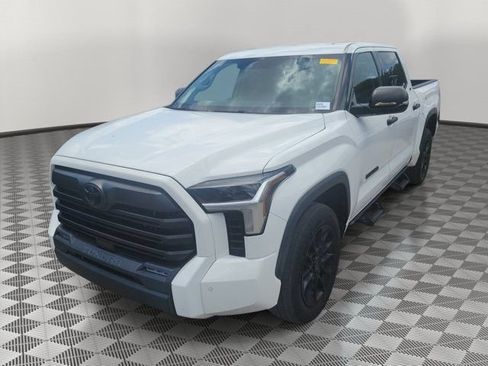 Used 2022 Toyota Tundra SR5 RWD image 2