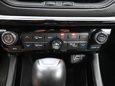 Used 2025 Jeep Compass Trailhawk w/ Trailer Tow Group AWD/4WD image 17