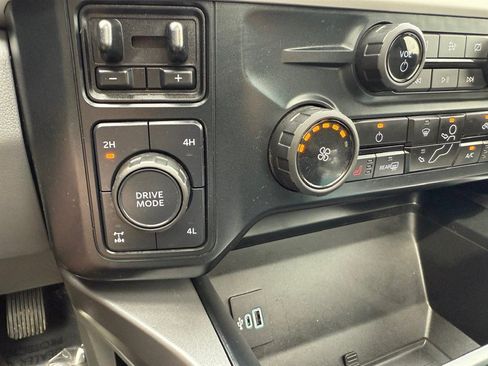 Used 2023 Ford F250 XLT w/ XLT Premium Package AWD/4WD image 24