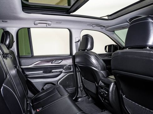 Used 2022 Jeep Grand Cherokee Limited image 16