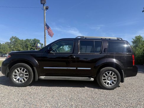 Used 2011 Nissan Pathfinder LE w/ Navigation Pkg image 1