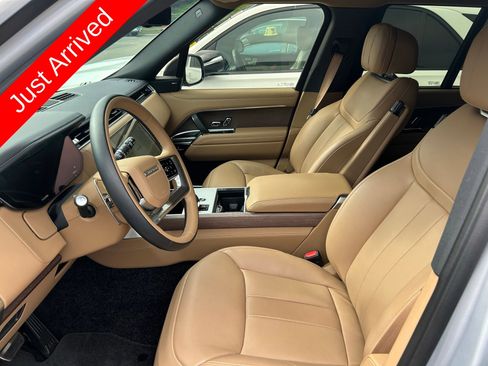 Used 2025 Land Rover Range Rover SE image 8