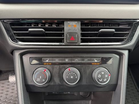 Used 2022 Volkswagen Taos SE image 16