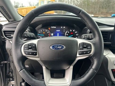 Certified 2022 Ford Explorer XLT w/ Equipment Group 202A image 33
