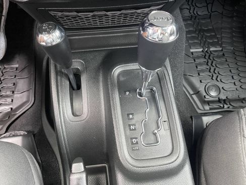 Used 2017 Jeep Wrangler Unlimited Sport w/ Quick Order Package 24S image 32