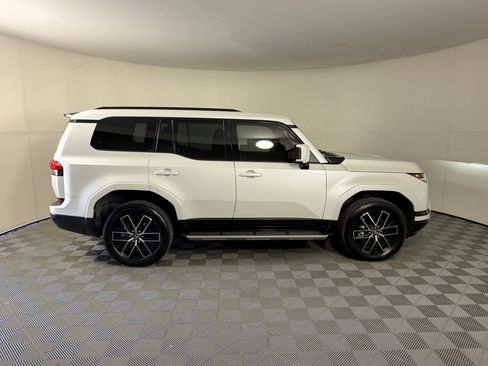Used 2024 Lexus GX 550 w/ Accessory Package (Z1) AWD/4WD image 8
