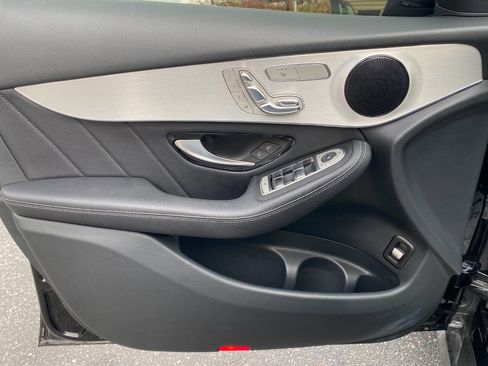 Used 2019 Mercedes-Benz GLC 300 4MATIC image 11