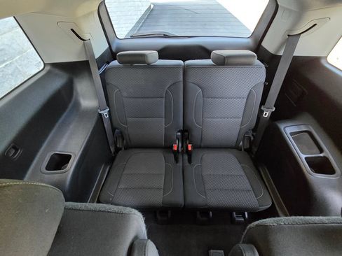 Used 2023 GMC Acadia SLE FWD image 35