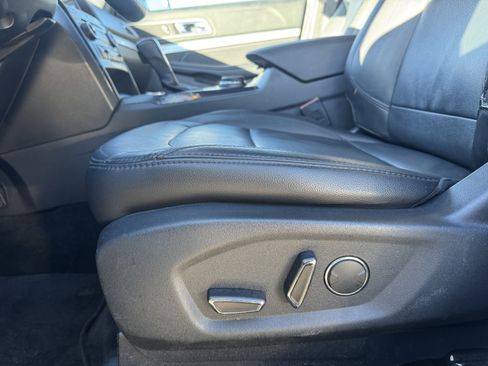 Used 2017 Ford Explorer XLT w/ Equipment Group 202A image 13