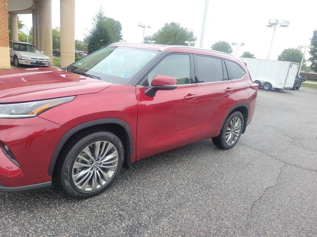 Used 2021 Toyota Highlander Platinum AWD/4WD image 22