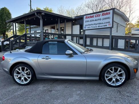 Used 2009 MAZDA MX-5 Miata Grand Touring w/ Premium Pkg image 2