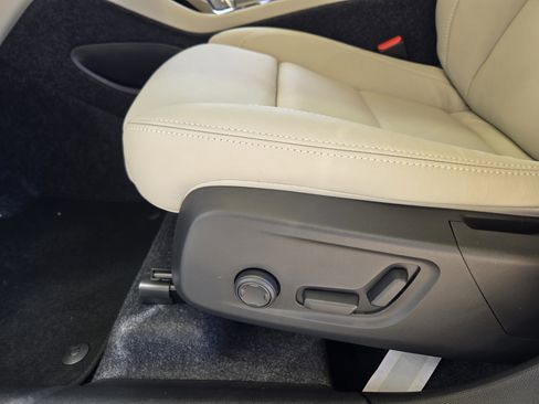 New 2026 Volvo XC40 B5 Plus w/ Protection Package Premier image 27