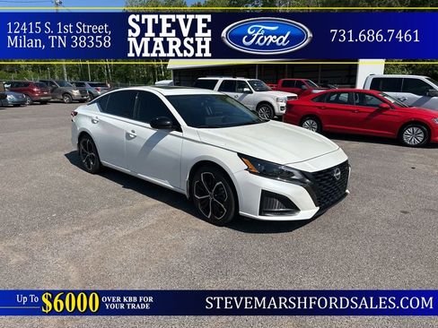 Used 2023 Nissan Altima 2.5 SR w/ SR Premium Package image 1