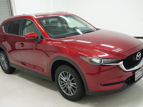 Used 2017 MAZDA CX-5 Touring w/ Preferred Equipment Package AWD/4WD image 4