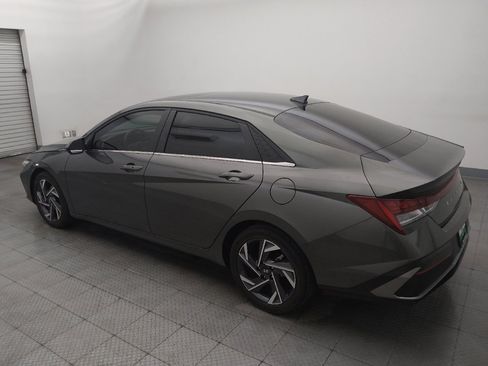Used 2025 Hyundai Elantra SEL FWD image 3