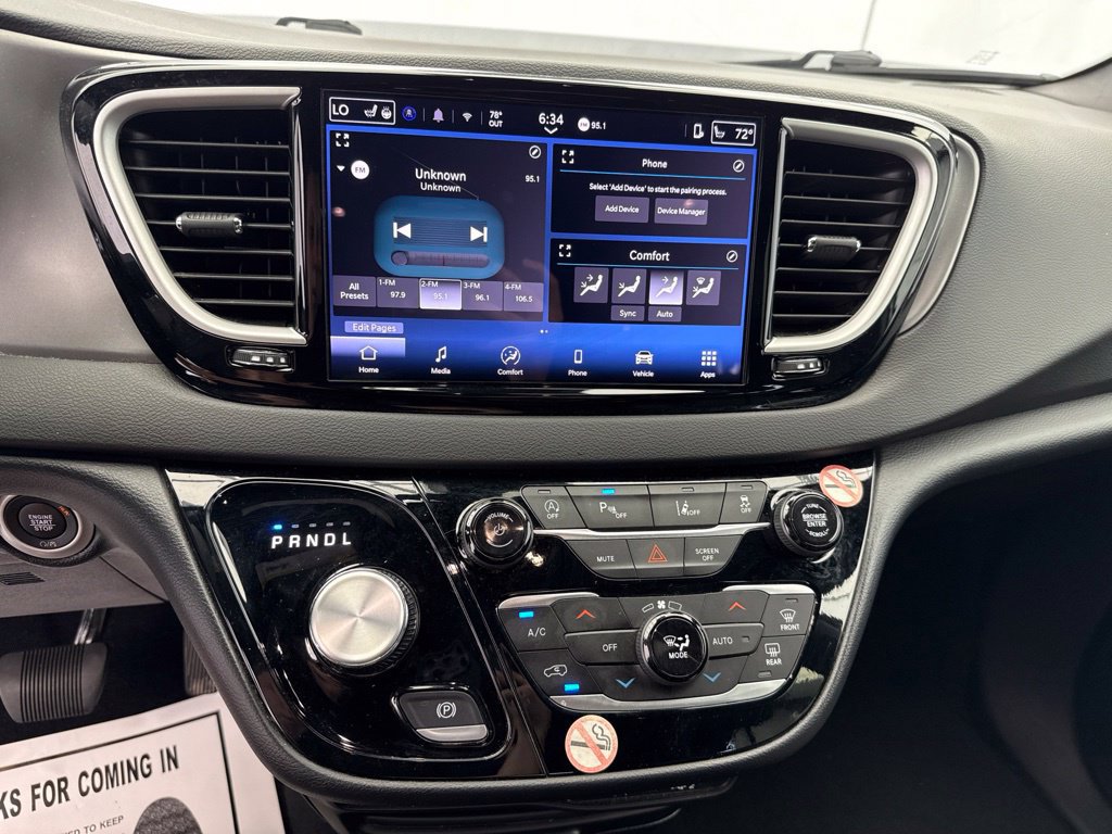 Used 2025 Chrysler Pacifica Select FWD image 23
