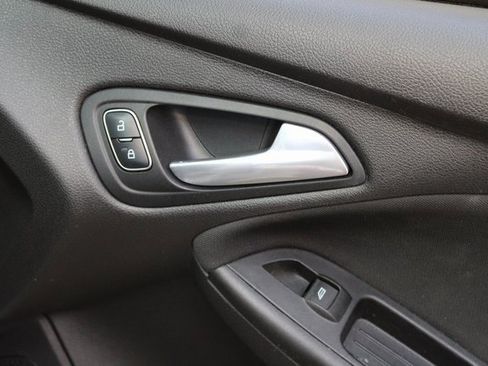 Used 2018 Ford Focus SE image 9