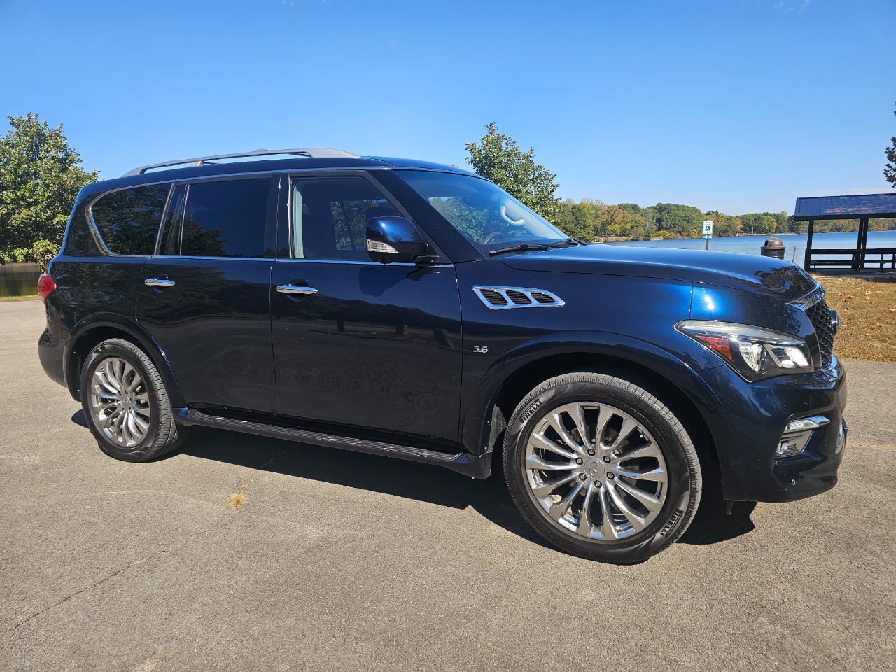 Used 2015 INFINITI QX80 4WD w/ 22" Wheel Package image 2